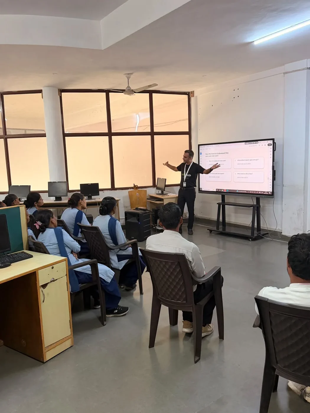 Trainer presenting to staff during the Aravali International School SafaSoch workshop