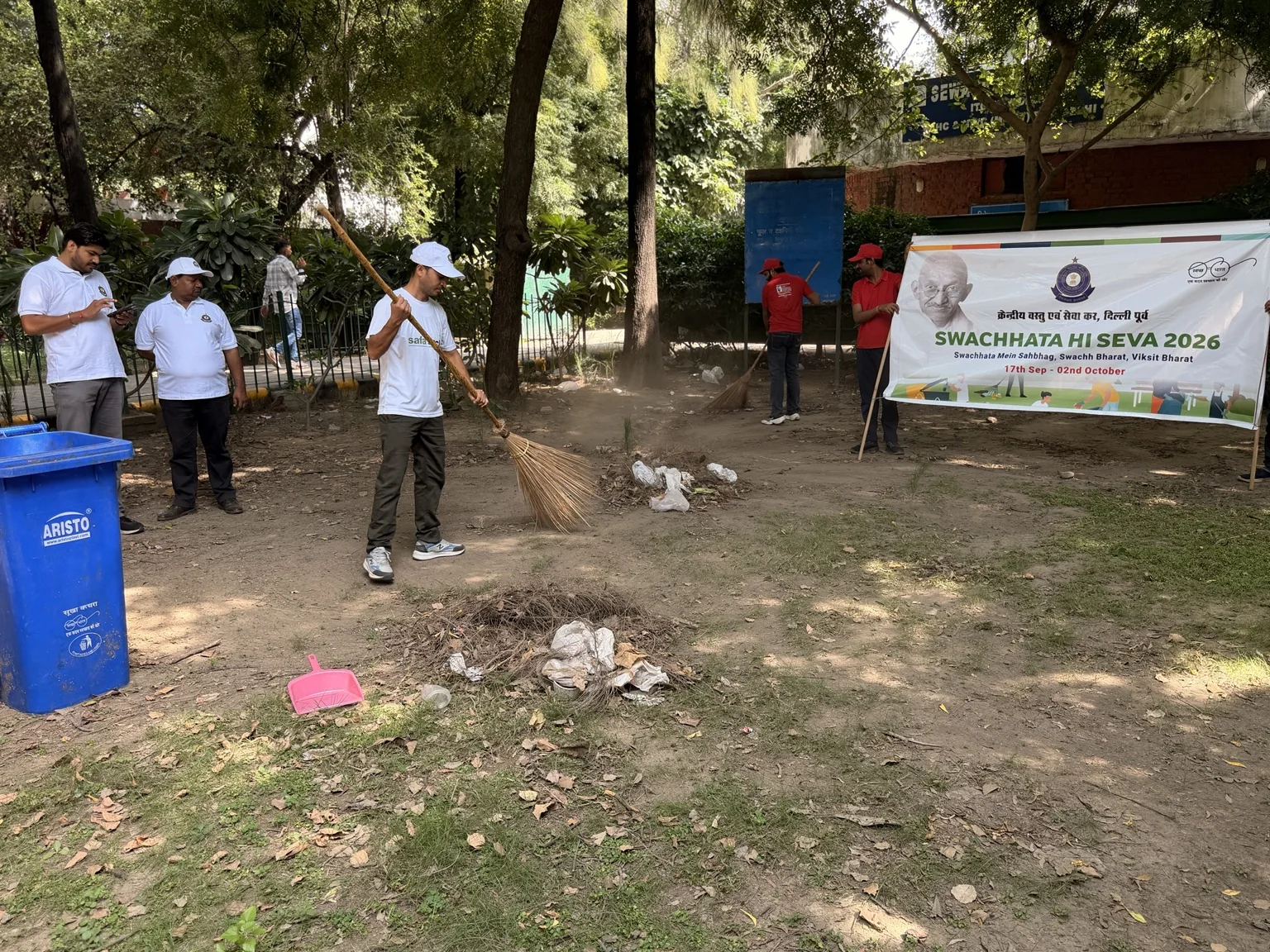 SafaSoch participants at a cleanliness activity in Delhi